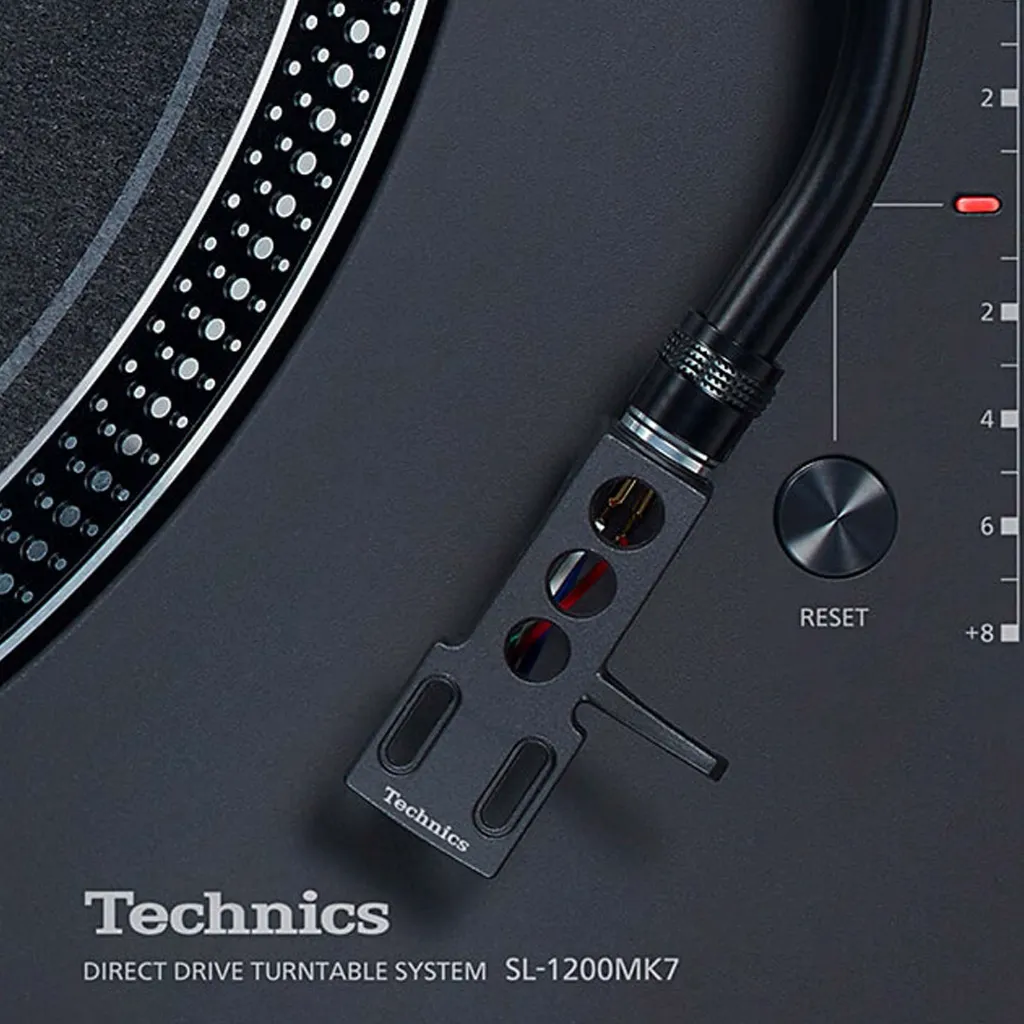 technics-sl-1200mk7-direct-drive-professional-dj-turntable-34e.webp