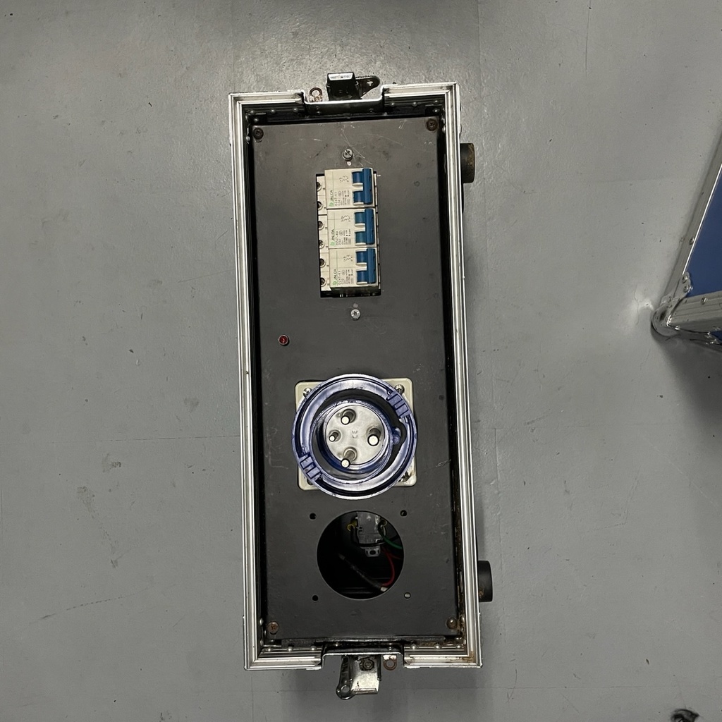 Caja eléctrica de 110V (24 tomas de 63A) 