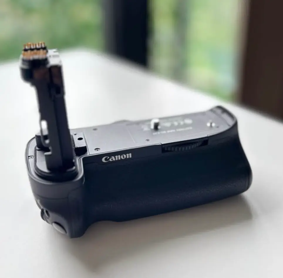 EMPUÑADURA DE BATERIA + CARGADOR DUAL + 2 BATERIAS Combo Esencial para Canon 5D Mark IV