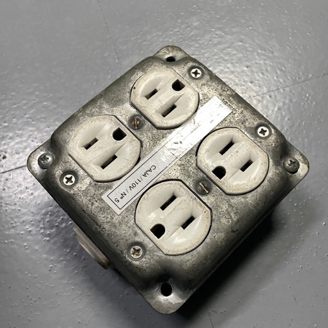 Caja Eléctrica de 4 tomas PowerCon 110v