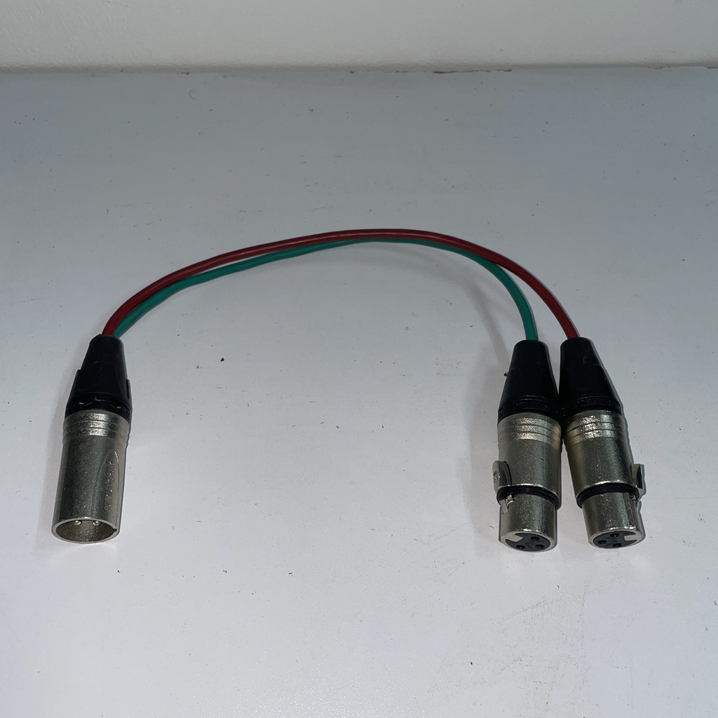 Cable Y XLR macho a 2 XLR hembra
