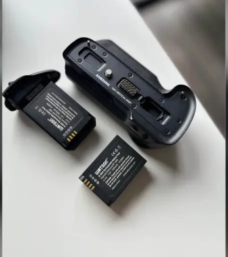 Samsung NX1 Vertical Grip (Empuñadura de Batería) + 2 BATERÍAS WATSON